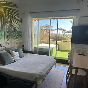 https://superbe-studio-front-de-mer-avec-parking.fr-provencehotel.com