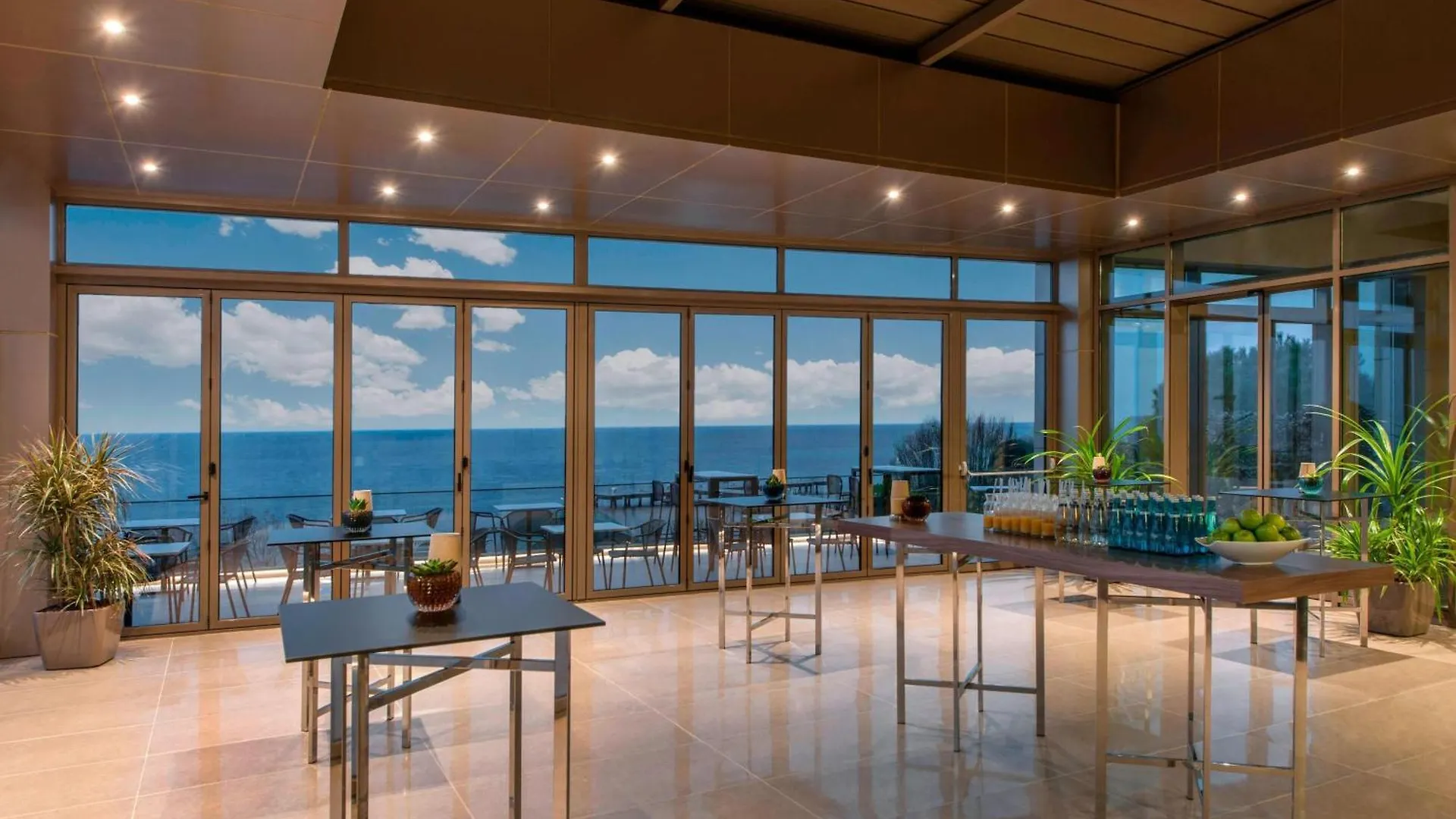 Renaissance Polat Istanbul Hotel 5*,